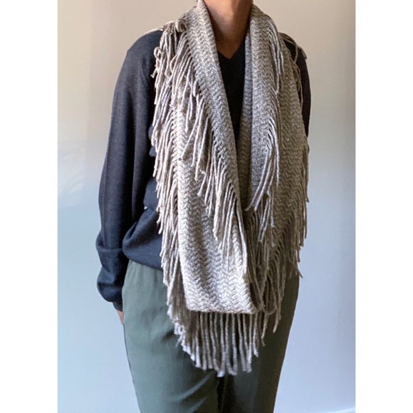 BP Chunky Infinity  Fringe Scarf - Picture 2 of 8